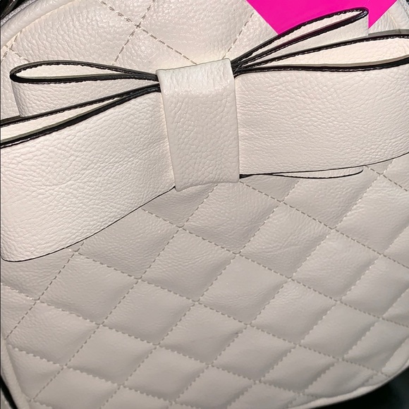 BWT Betsey Johnson BACKPACK WHITE W/ BOW REBELLING - Picture 5 of 8